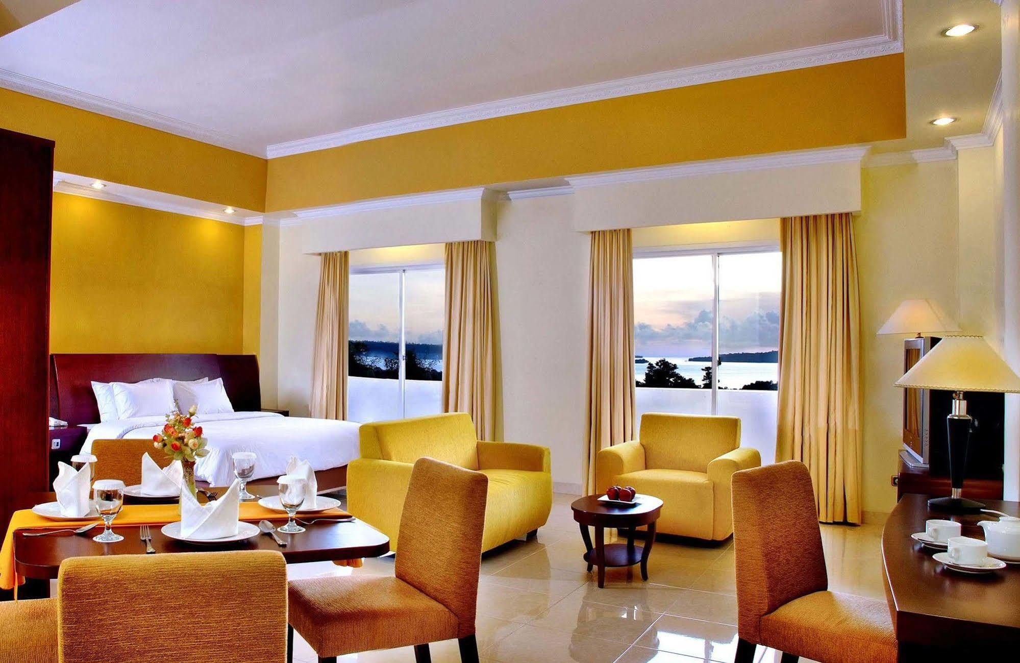 Aston Niu Manokwari Hotel & Conference Center Eksteriør billede