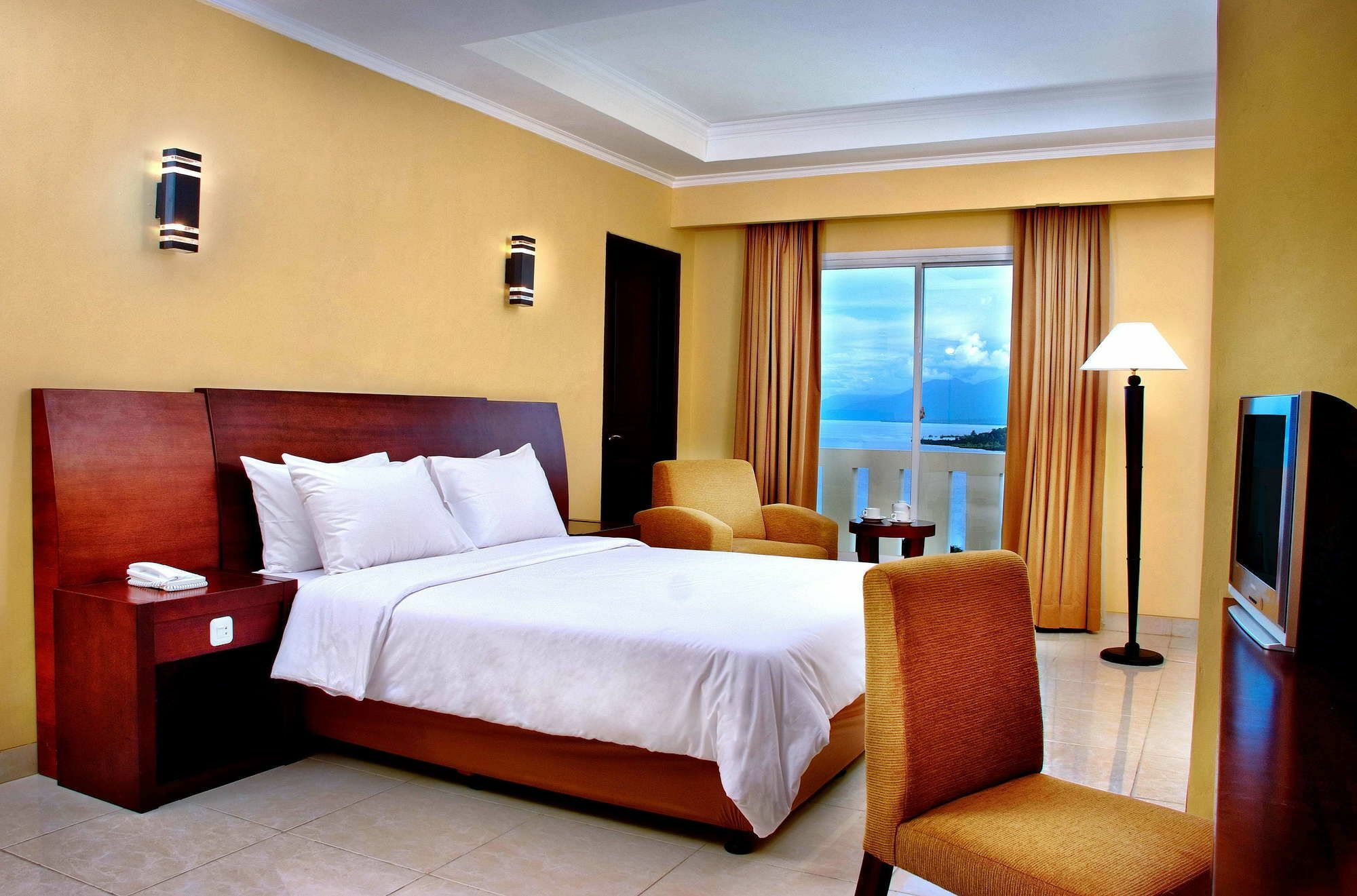 Aston Niu Manokwari Hotel & Conference Center Eksteriør billede